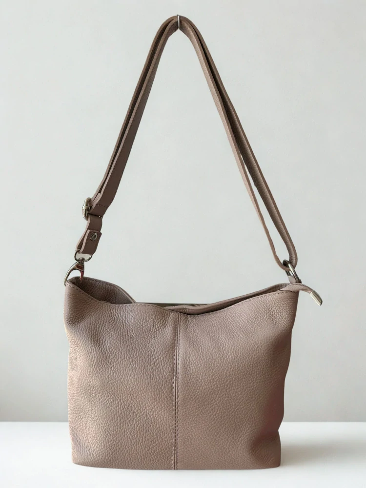 Svetlohnedá jednoduchá elegantná kožená crossbody kabelka Laura Biaggi 32x18x14