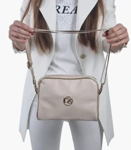 Béžová menšia crossbody kabelka so zlatým logom a zlatým zipsom Grosso 25x19x7