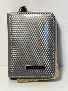 Malá dámska strieborná lakovaná kožená peňaženka Lorenti 10x7x3