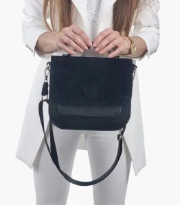 Čierna štýlová crossbody kabelka s rúčkou GROSSO 25x22x12