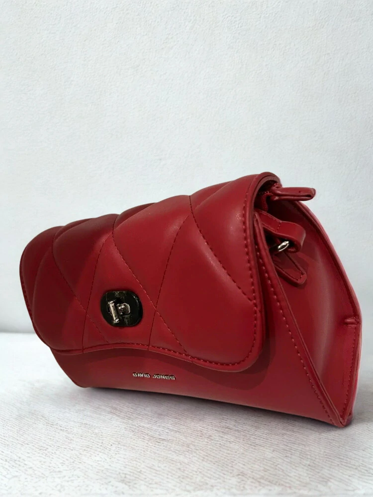 Červená crossbody kabelka David Jones 23x14x10