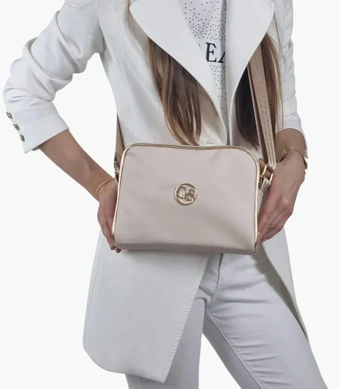 Béžová menšia crossbody kabelka so zlatým logom a zlatým zipsom Grosso 25x19x7