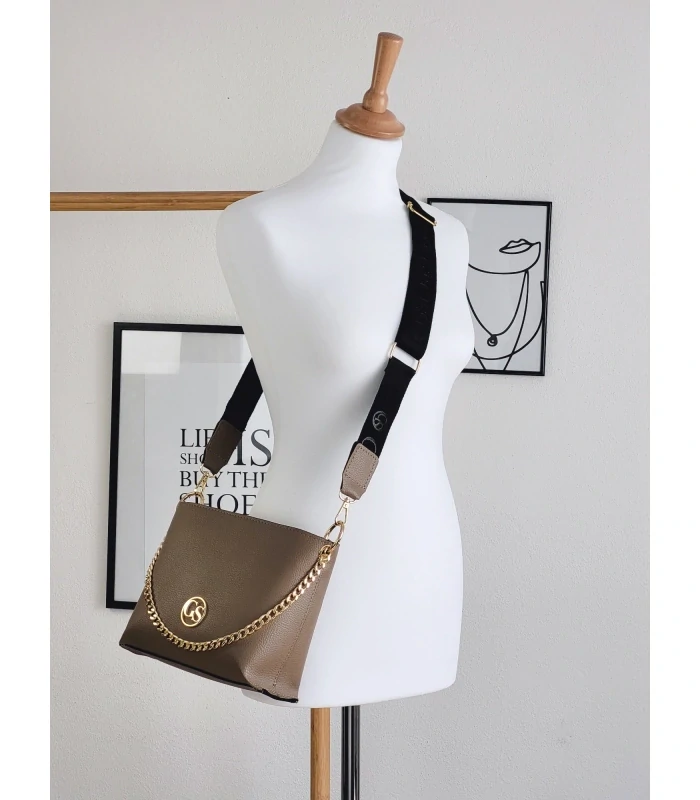 Hnedá elegantná crossbody kabelka so zlatou retiazkou a remienkom Grosso 25x20x9