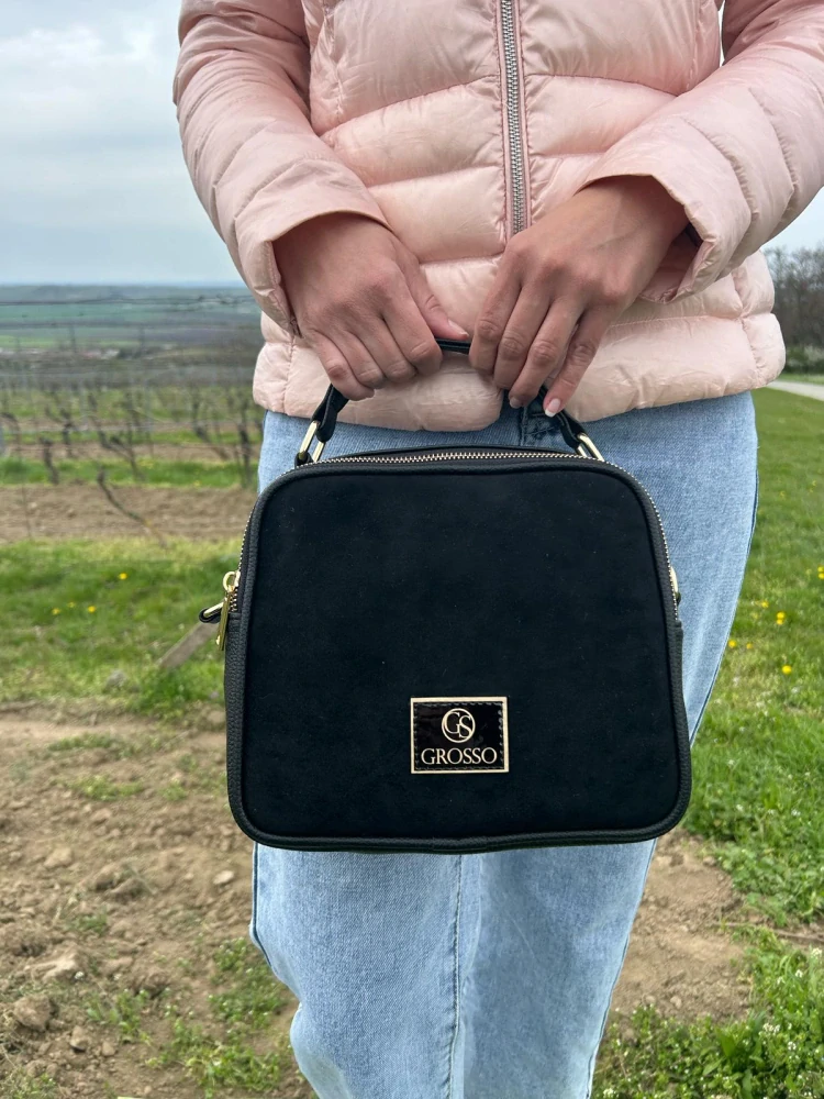 Čierna crossbody kabelka so zlatými aplikáciami s rúčkou GROSSO 24x22x10