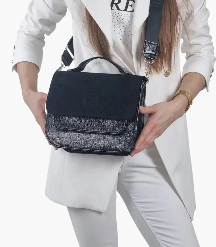 Čierna štýlová crossbody kabelka s rúčkou GROSSO 25x22x12