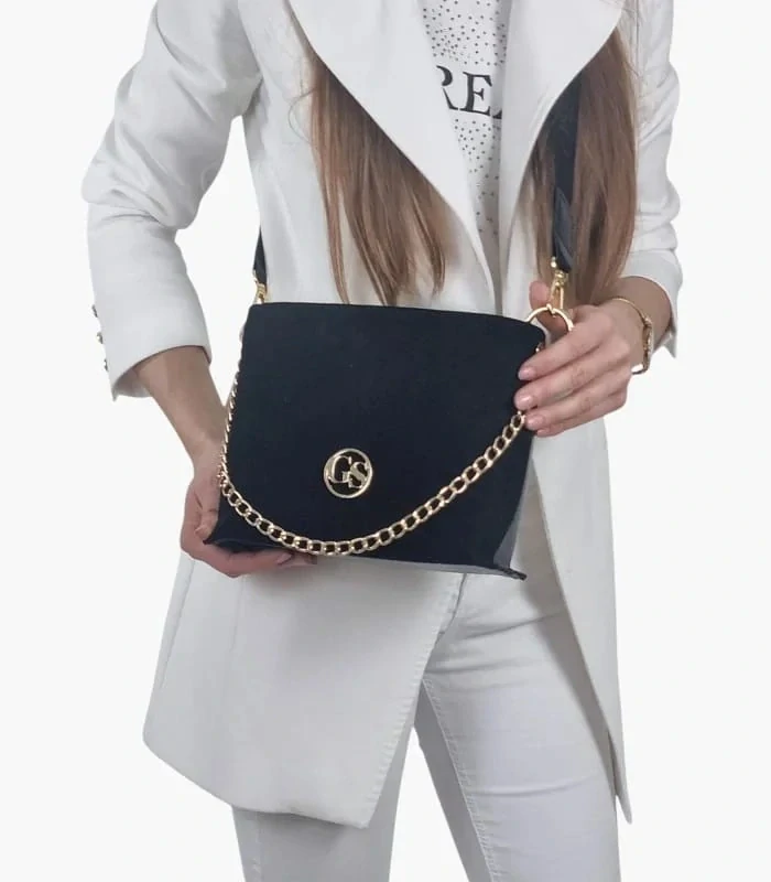 Čierna crossbody kabelka so zlatou retiazkou a remienkom Grosso 25x20x9