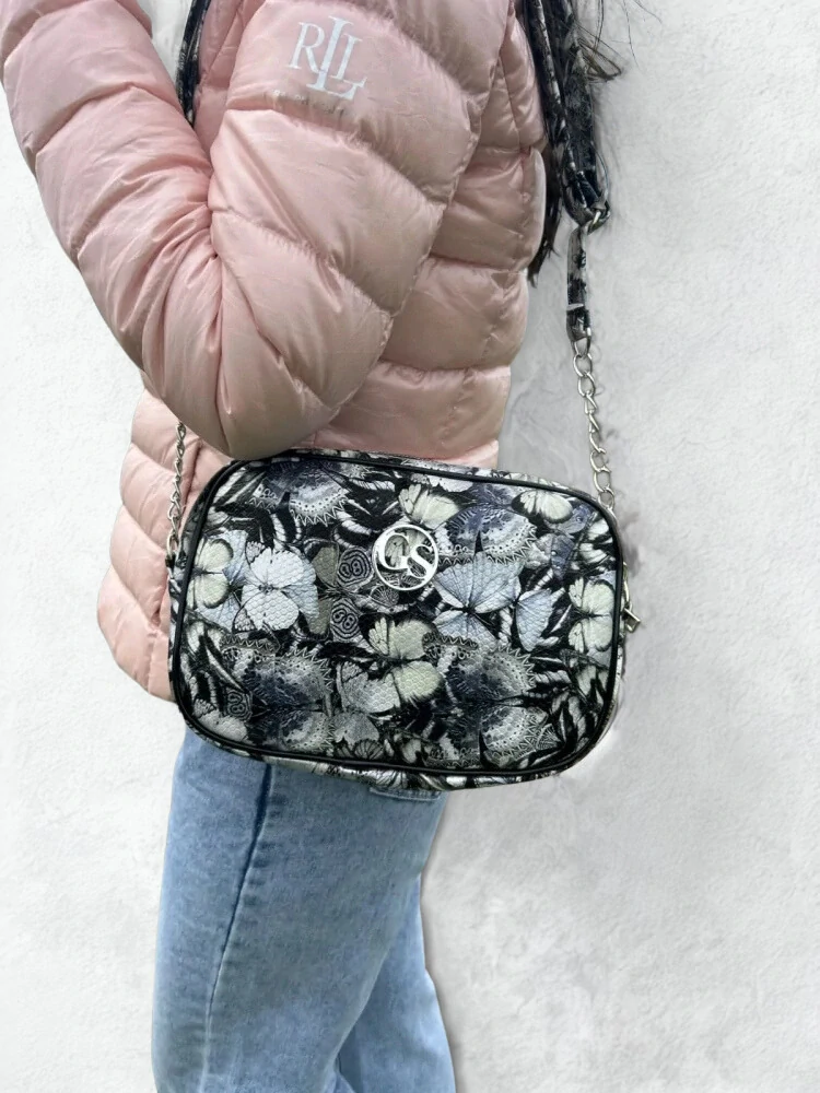Motýľová vzorovaná crossbody kabelka s remienkom Grosso 27x20x8