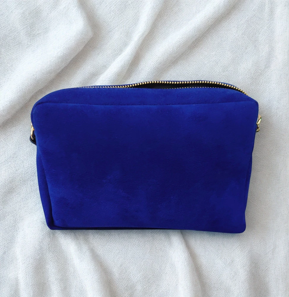 Elegantná modrá zamatová crossbody kabelka na plece Laura Biaggi 22x16x10
