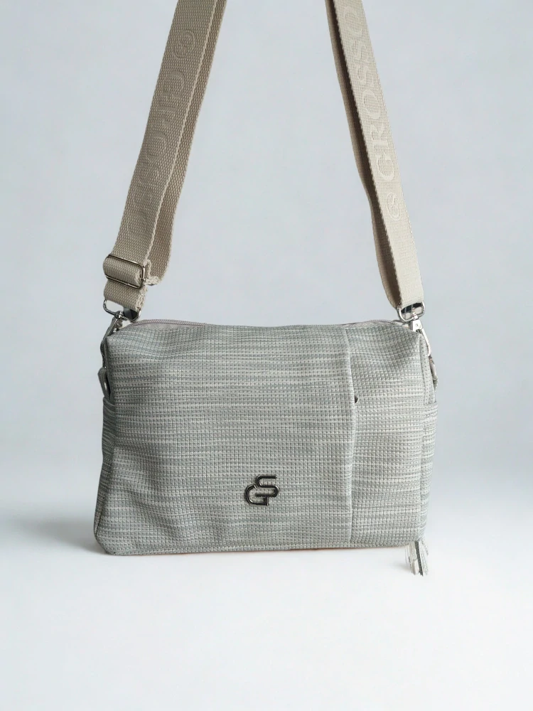 Šedá crossbody kabelka s 3 kapsičkami na zips Grosso 26x18x9