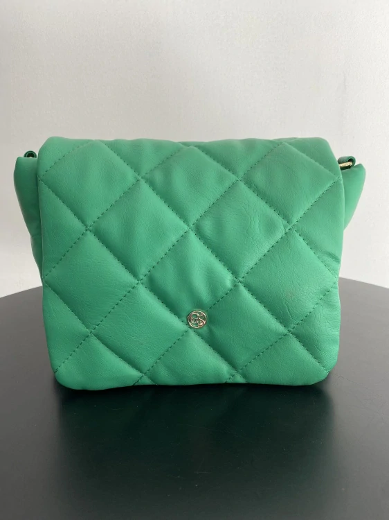 Prešívaná zelená crossbody kabelka Grosso – 27x20x12 cm