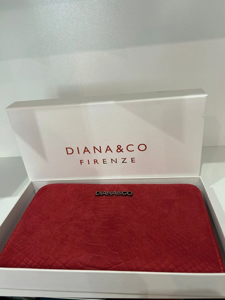 Dámska veľlá červená peňaženka Diana&Co Firenze s ramienkom na ruku 20x12x3