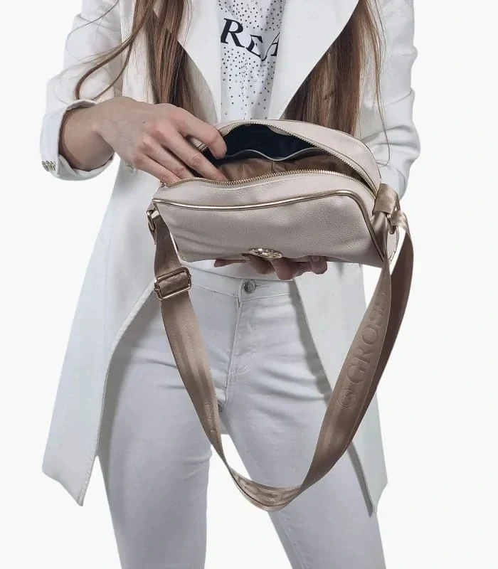 Béžová menšia crossbody kabelka so zlatým logom a zlatým zipsom Grosso 25x19x7