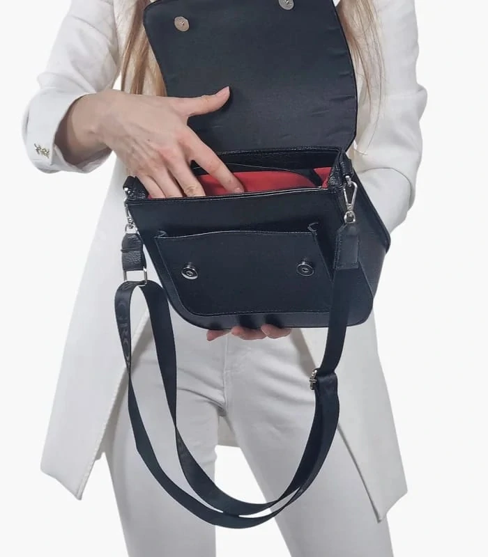 Čierna štýlová crossbody kabelka s rúčkou GROSSO 25x22x12