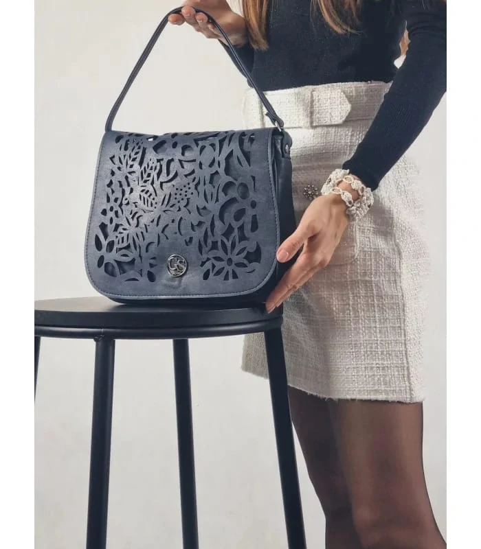 Modrá crossbody kabelka s vylaserovanými vzormi na preklope GROSSO 30x25x10