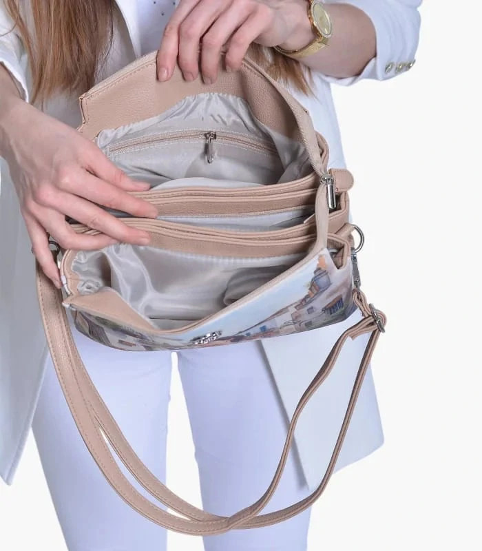 Praktická svetlohnedá crossbody kabelka s portrétom a 3 kapsami Grosso 28x20x8