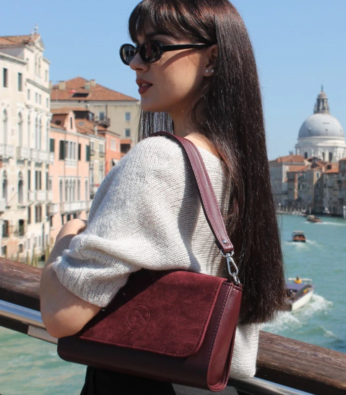 Bordová elegantná crossbody kabelka s rúčkou Grosso 27x16x10