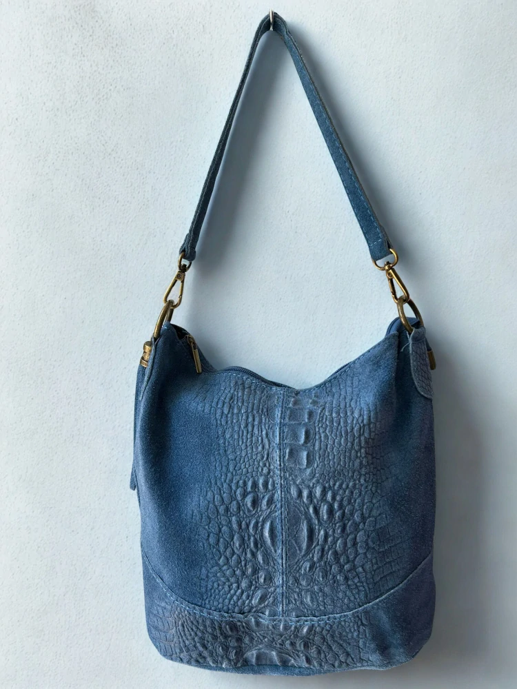 Krásna modrá kožená crossbody kabelka na plece s krokodílím vzorom Grosso 25x25x15