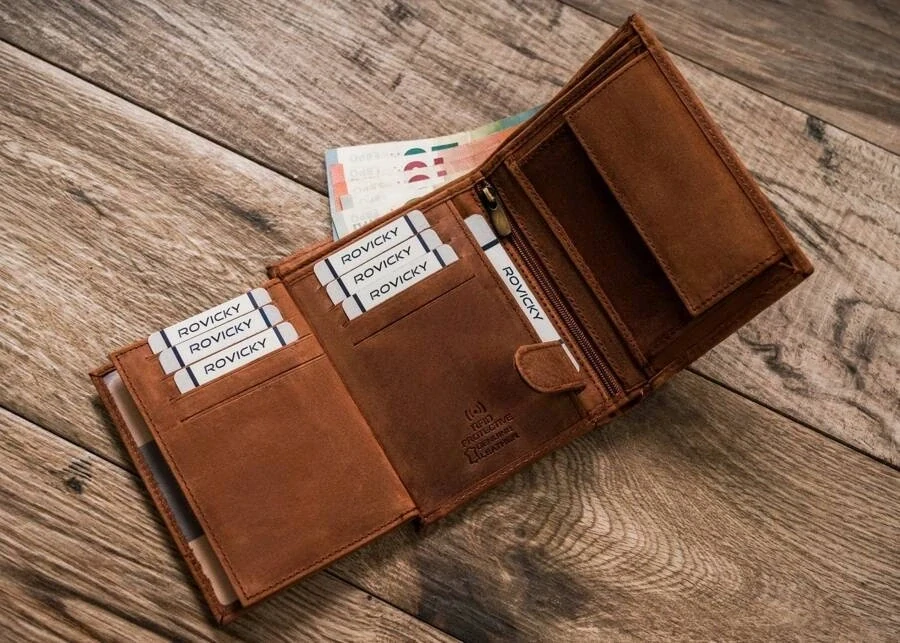 Pánska kožená svetlohnedá camel peňaženka s koňom na výšku 13x10x2.5