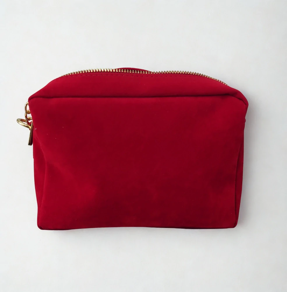 Elegantná červená zamatová crossbody kabelka na plece Laura Biaggi 22x16x10
