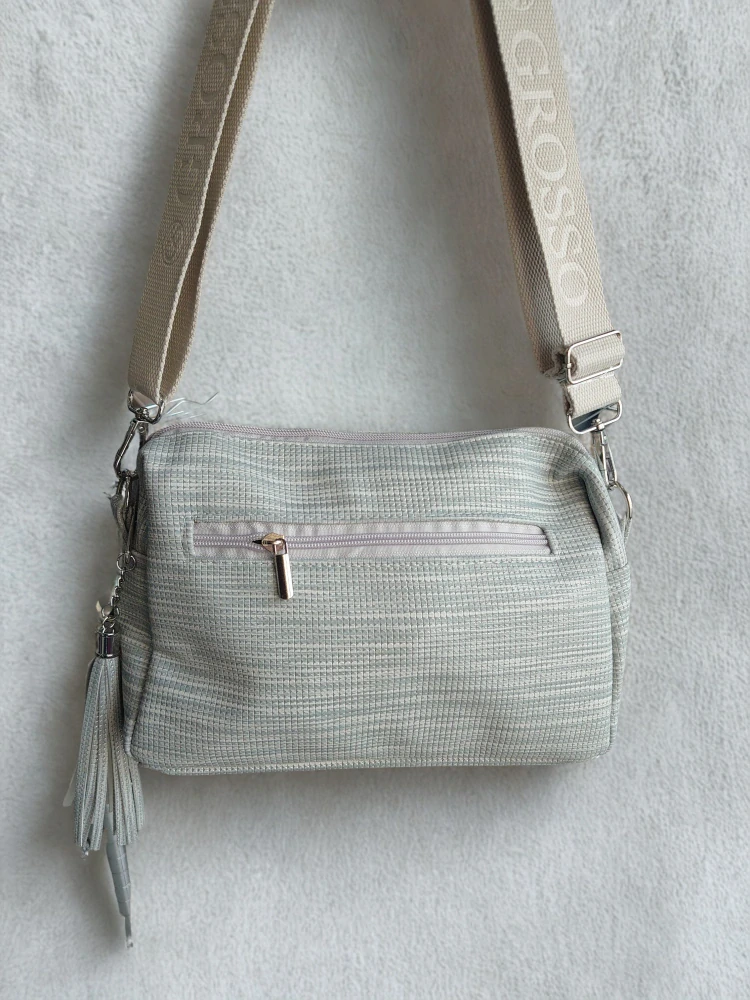 Šedá crossbody kabelka s 3 kapsičkami na zips Grosso 26x18x9