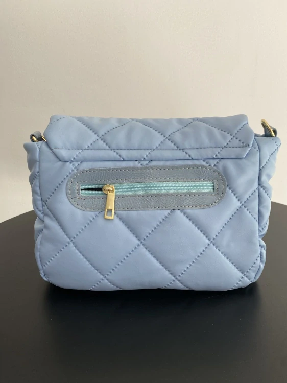 Prešívaná svetlomodrá crossbody kabelka Grosso – 27x20x12 cm