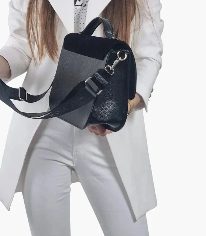 Čierna štýlová crossbody kabelka s rúčkou GROSSO 25x22x12