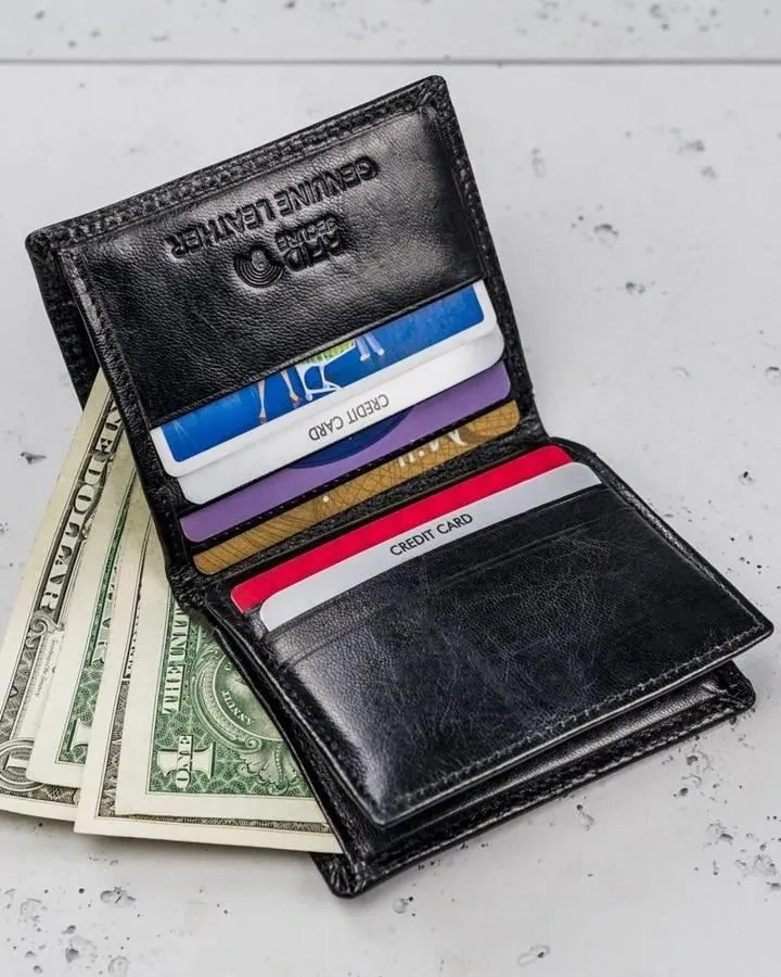 Pánska malá čierna kožená peňaženka - obal na karty Rovicky 10x8x2