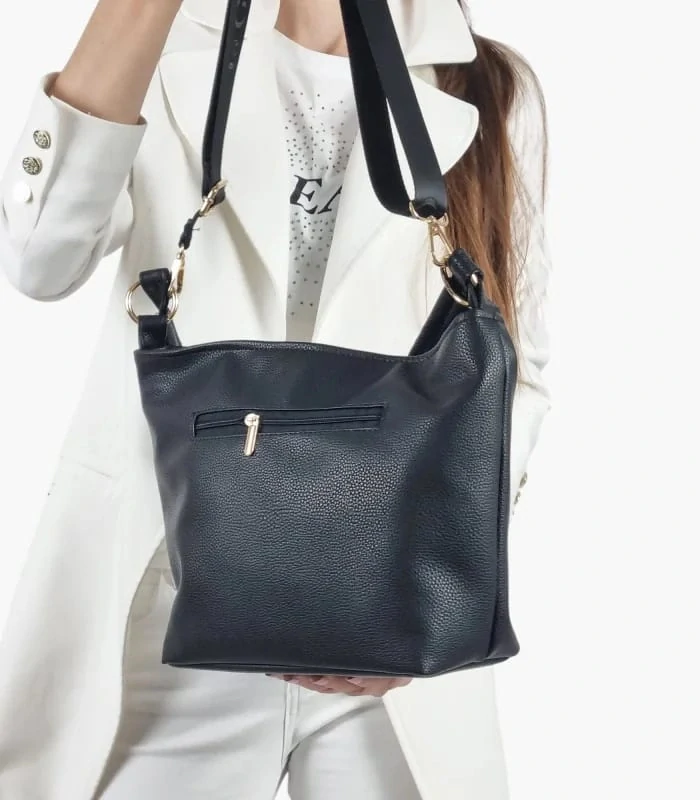 Stredná mäkká čierna crossbody kabelka s rúčkou na plece Grosso 34x25x12