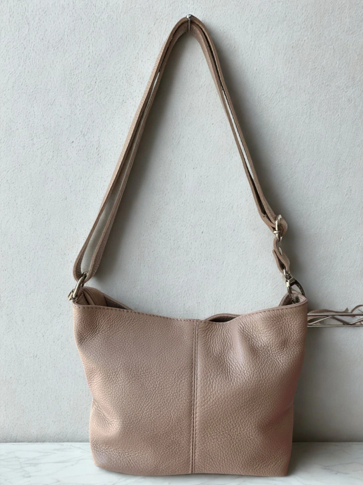 Svetlohnedá jednoduchá elegantná kožená crossbody kabelka Laura Biaggi 32x18x14