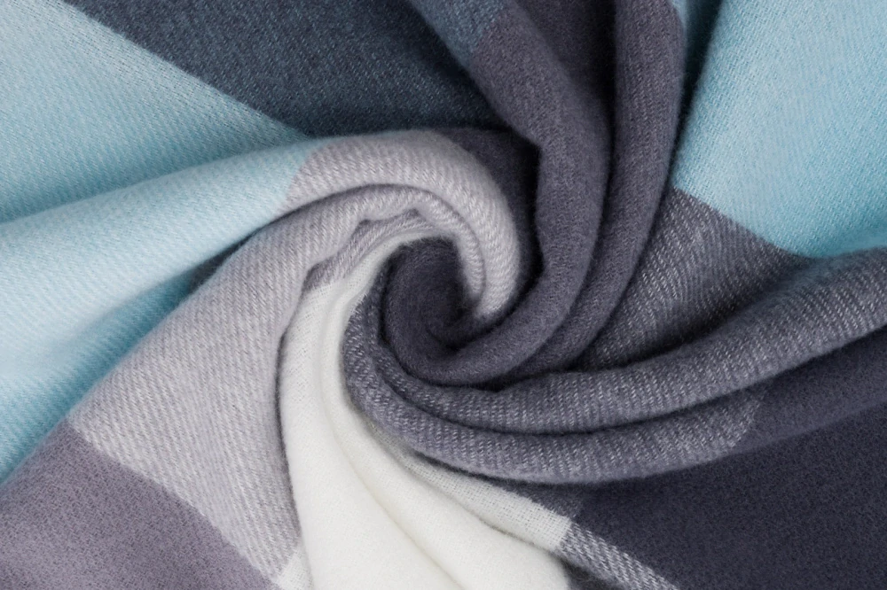 Veľký dámsky modrý šál károvaného vzoru so strapcami Rovicky 180/70