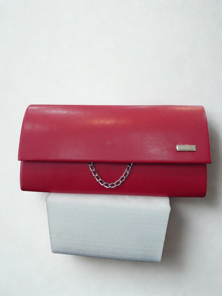 Červená spoločenská listová kabelka so striebornou retiazkou Fashion 27x14x4