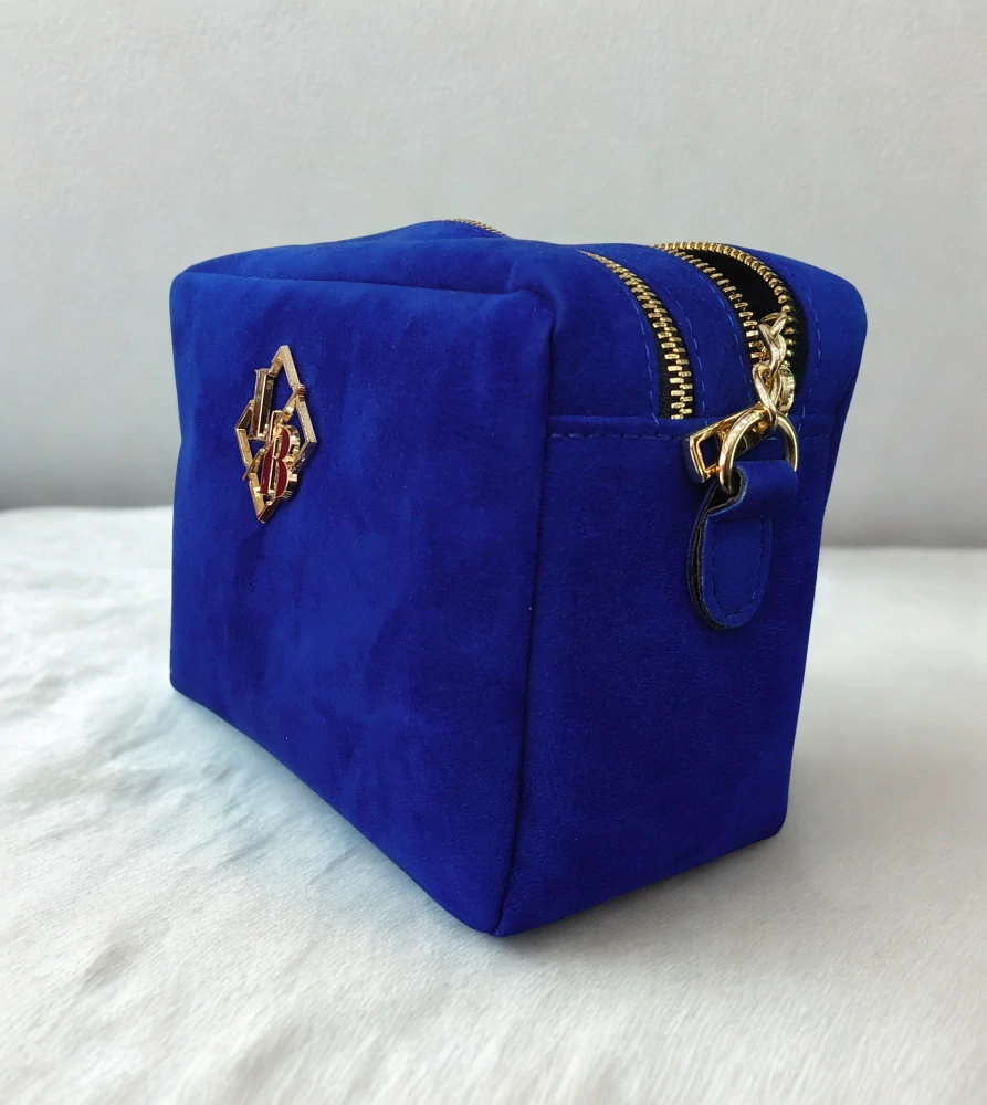 Elegantná modrá zamatová crossbody kabelka na plece Laura Biaggi 22x16x10