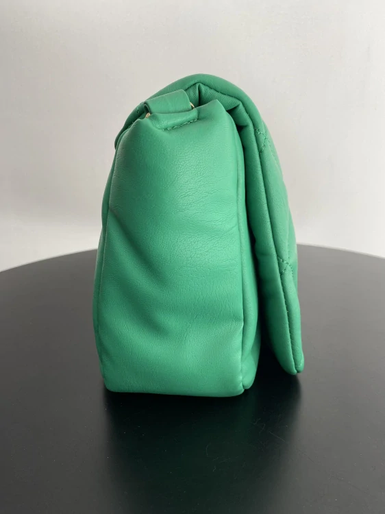 Prešívaná zelená crossbody kabelka Grosso – 27x20x12 cm