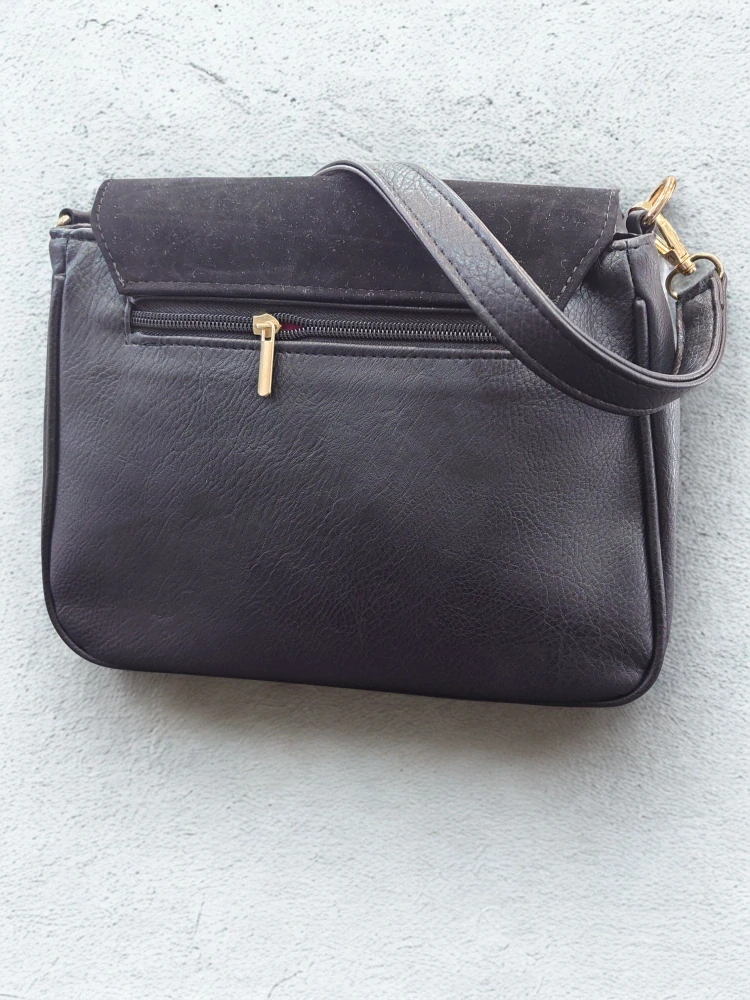 Štýlová čierna crossbody kabelka s rúčkou Salvadore Feretti 28x22x10
