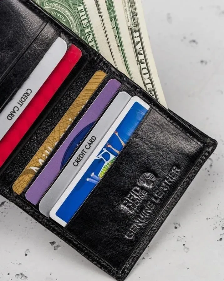 Pánska malá čierna kožená peňaženka - obal na karty Rovicky 10x8x2