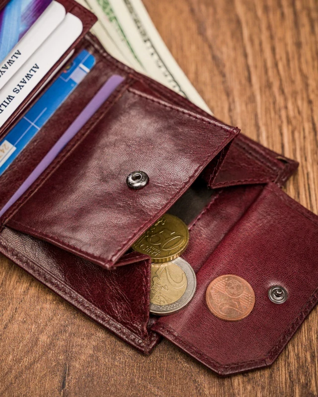 Pánska vínovo-červená kožená peňaženka na výšku Always Wild 11x9x2