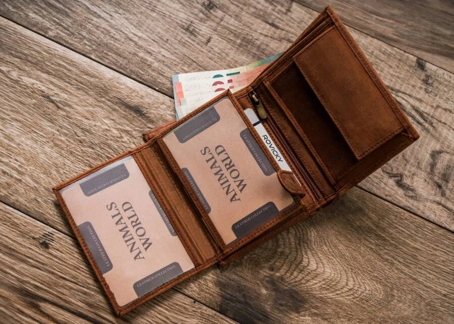 Pánska kožená svetlohnedá camel peňaženka s koňom na výšku 13x10x2.5