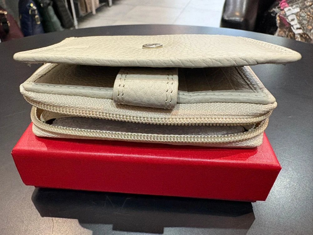 Malá béžová kožená dámska peňaženka Peterson 12x9x3