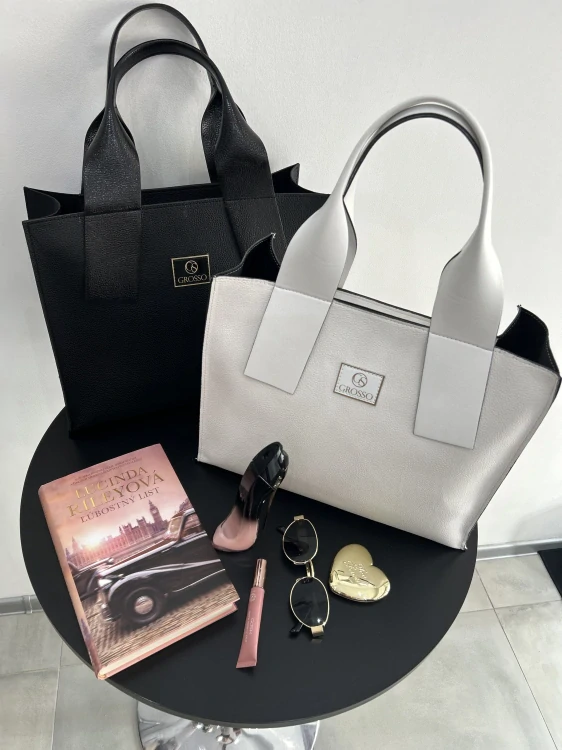 Väčšia biela elegantná crossbody kabelka s rúčkami a kapsičkou Grosso 36x30x13