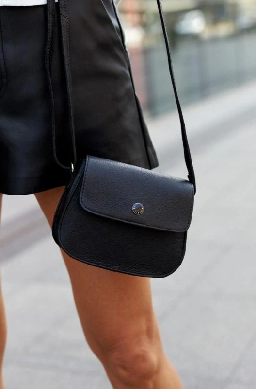 Malá čierna štýlová kožená crossbody kabelka z prírodnej kože Peterson 18x14x5