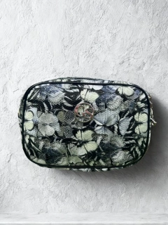 Motýľová vzorovaná crossbody kabelka s remienkom Grosso 27x20x8