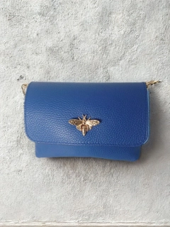 Modrá kožená spoločenská kabelka so zlatou včelou a retiazkou Laura Biaggi 20x14x6