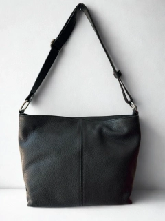 Veľká čierna jednoduchá elegantná kožená crossbody kabelka Laura Biaggi 36x24x14